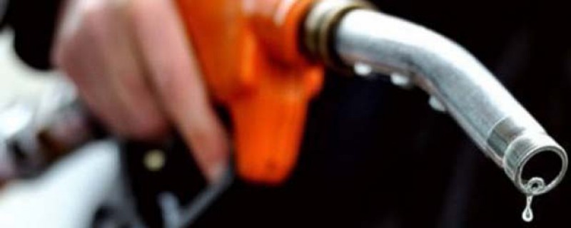 Reduções dos preços da gasolina e diesel não chegam aos consumidores