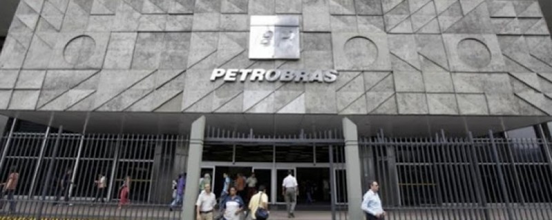 Governo vê Petrobras como credora em renegociação de contrato, quer pagar em óleo, diz fonte