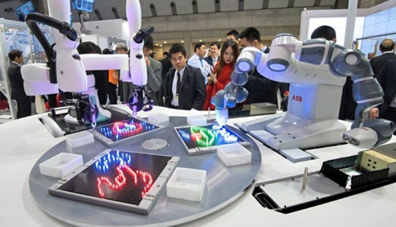ABB e Kawasaki criam a primeira interface comum do mundo para robôs colaborativos