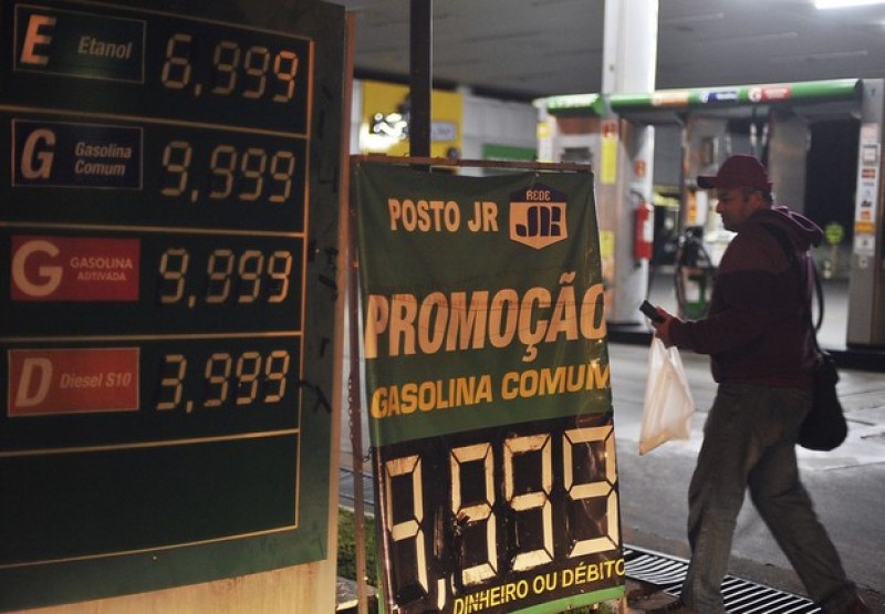 Técnicos voltam a discutir amortecimento de preços dos combustíveis